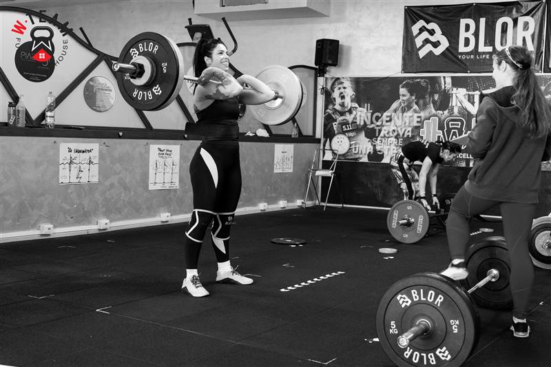 Atleta in front squat